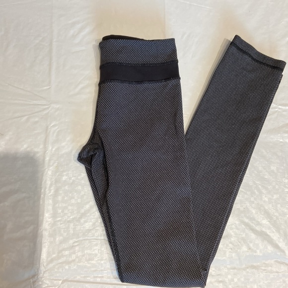 Lululemon Skinny Groove Pant Size 4 - Picture 9 of 10